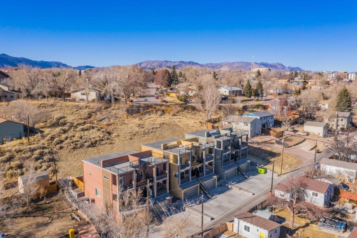 Huge Epic Views 2 Rooftop Lounges Prime Area * Colorado Springs